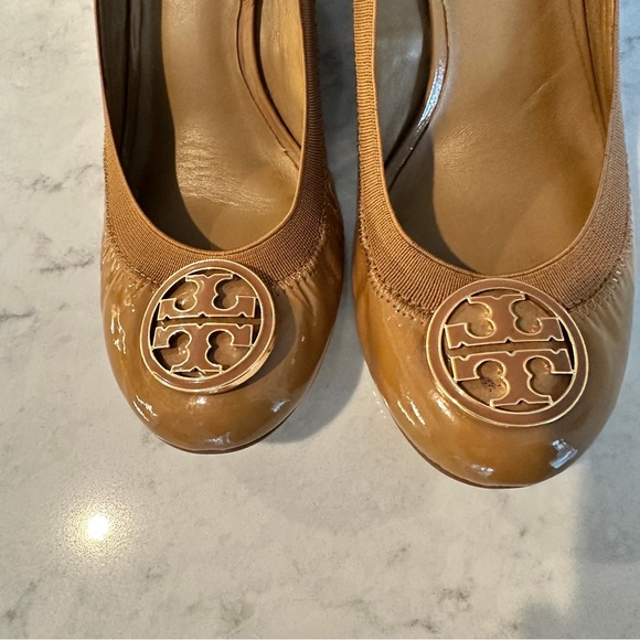 Tory Burch 'Caroline' Patent Leather Wedge Heels (8) Neutral/Nude Color $5 Ship - Picture 1 of 9